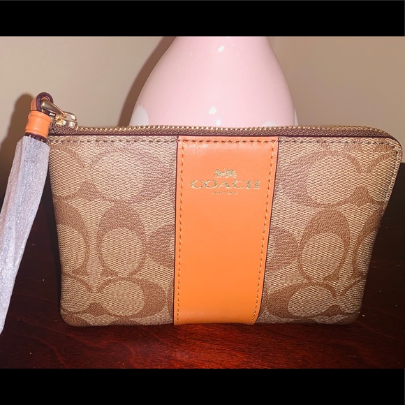 Coach Handbags - COACH wristlet